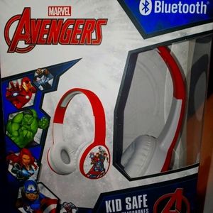 MARVEL AVENGERS COLLECTABLE HEADPHONES